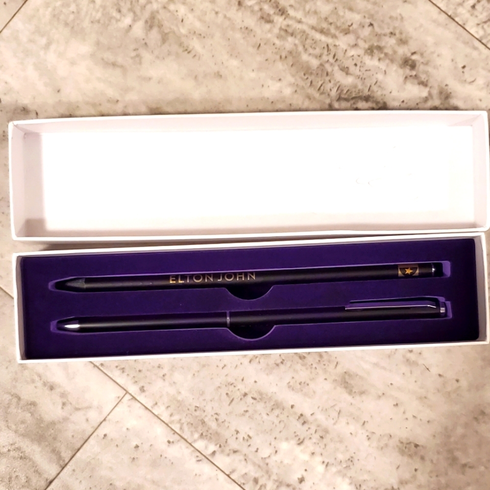 7/$30   BNWT 🎙🎹 ELTON JOHN gold and black pen and pencil set!